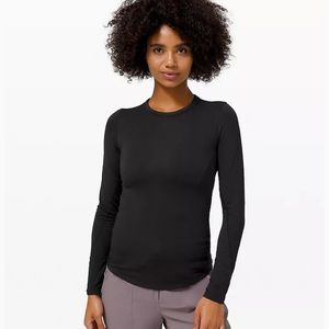 NWT! Lululemon HOLD TIGHT LONG SLEEVE SHIRT
Black Size: 4